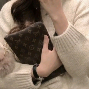 루이비통 에튀보야주pm 클러치백 정품A급(보증서O)구찌프라다루이비통디올고야드샤넬셀린느보테가생로랑발렌시아가버버리가방