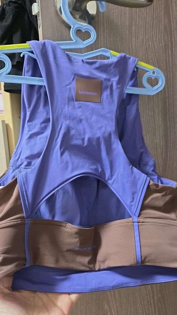 룰루레몬 탑--1