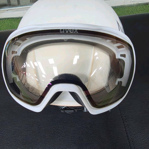 스키 고글 및 헬멧 이미지