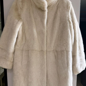 펄아이보리 휘메일 풀스킨 밍크 롱코트 미착용새상품