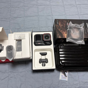 인스타360 에이스프로2, 마이크어댑터, 삼각대마운트3개, 배터리2개, 삼성 512 sd