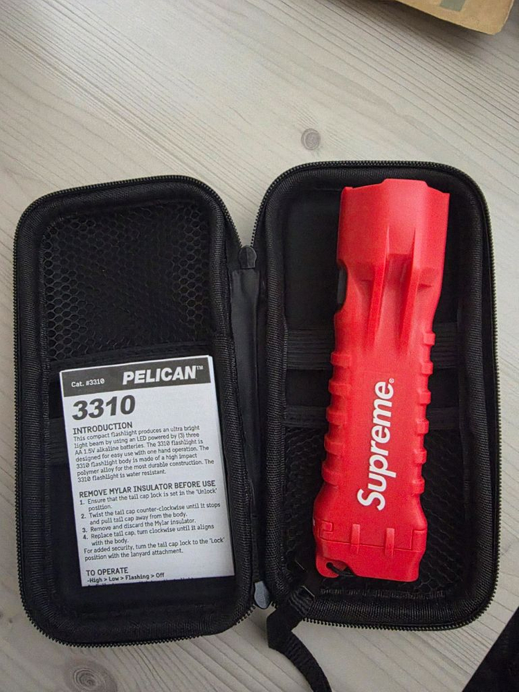 슈프림X펠리칸 손전등 판매합니다.--1