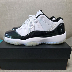 조던 11 레트로 로우 이리디센트 230