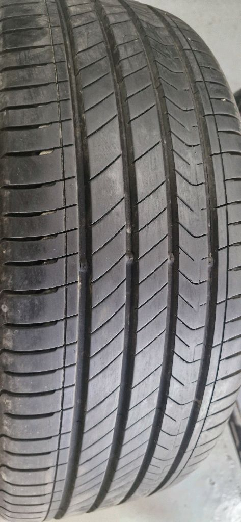 중고 마제스티 타이어 215/50R17 이미지
