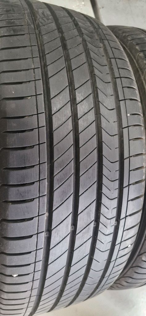중고 마제스티 타이어 215/50R17 이미지