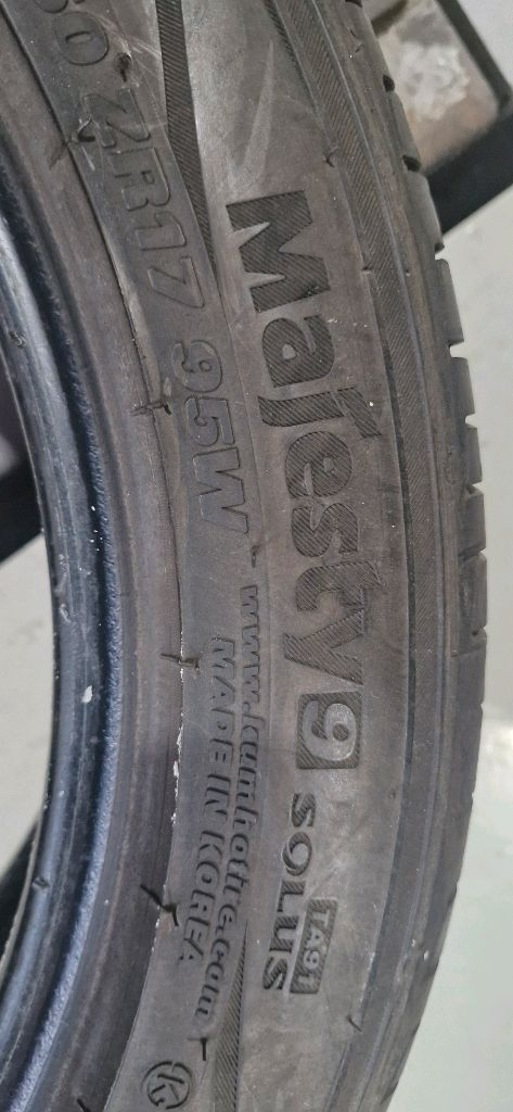 중고 마제스티 타이어 215/50R17 이미지