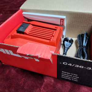 미사용 힐티 22V 5.2Ah 리튬이온 대용량배터리 B22/5.2와 고속 충전기 셋트