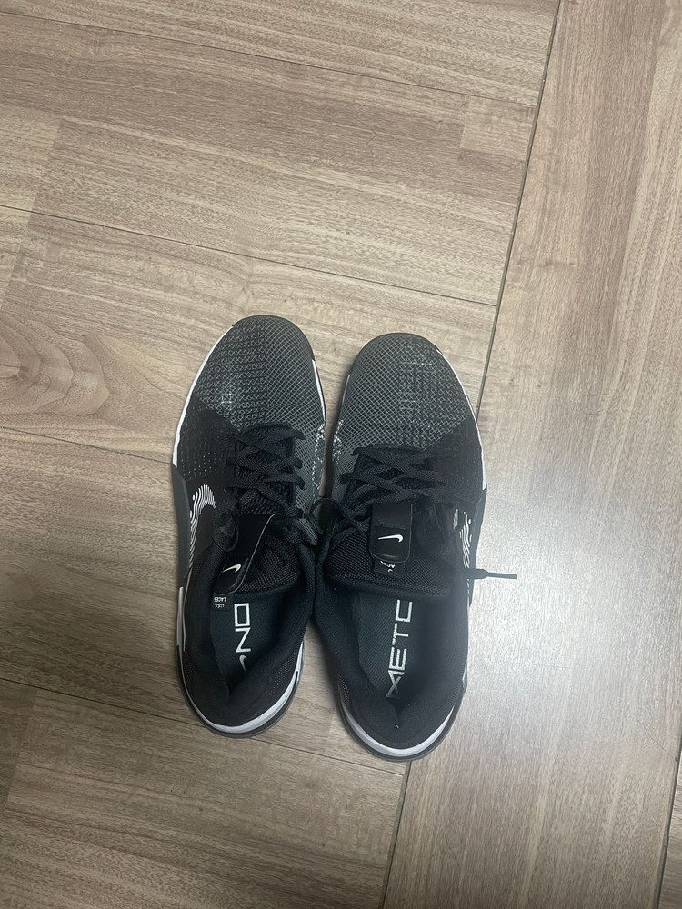 나이키 매트콘8 275사이즈 팝니다 이미지