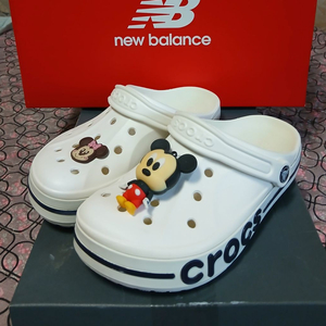 크록스 235 바야밴드크록스 지비츠포함 화이트