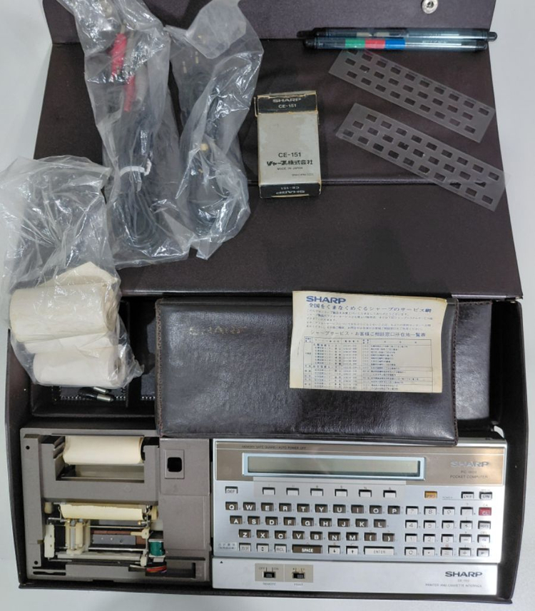 샤프 PC-1500 포켓 컴퓨터 + CE-150 프린터 세트 (메모리 모듈 포함) 이미지