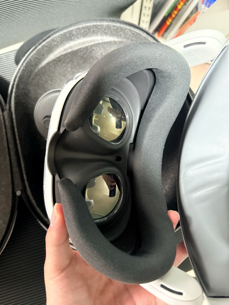 메타 퀘스트3 512gb VR + 헤드 스트랩 + 투명케이스 등--2