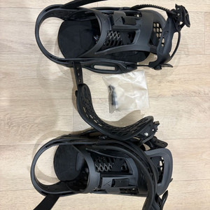 버튼 제네시스x est 사이즈 s 팝니다