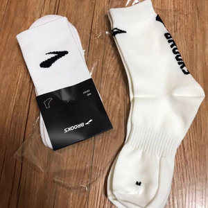 브룩스 화이트 양말