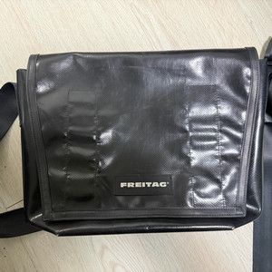 프라이탁 덱스터 올블랙 올검