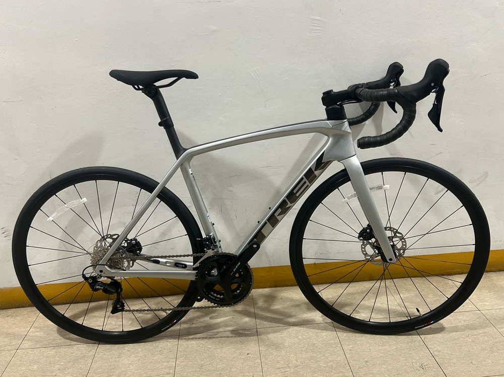 트렉 에몬다 sl5 카본 로드 23년식 미주행 신품 판매합니다. 이미지