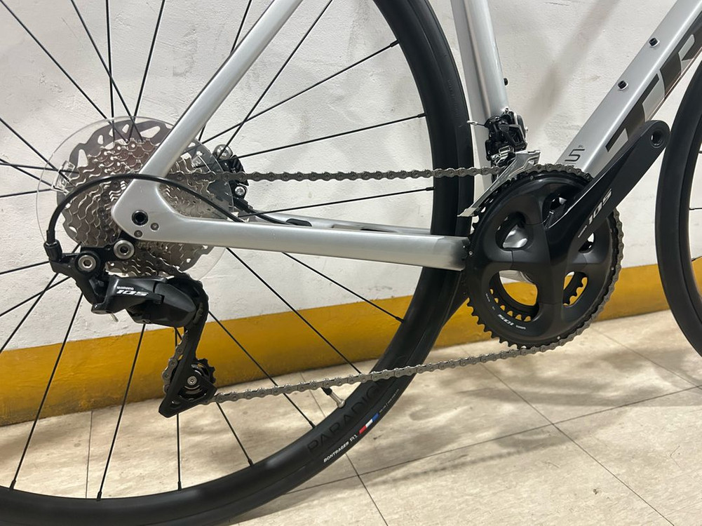 트렉 에몬다 sl5 카본 로드 23년식 미주행 신품 판매합니다. 이미지