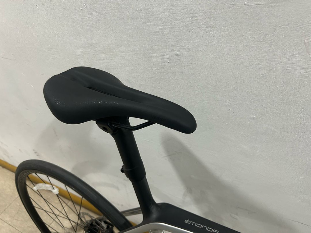 트렉 에몬다 sl5 카본 로드 23년식 미주행 신품 판매합니다. 이미지