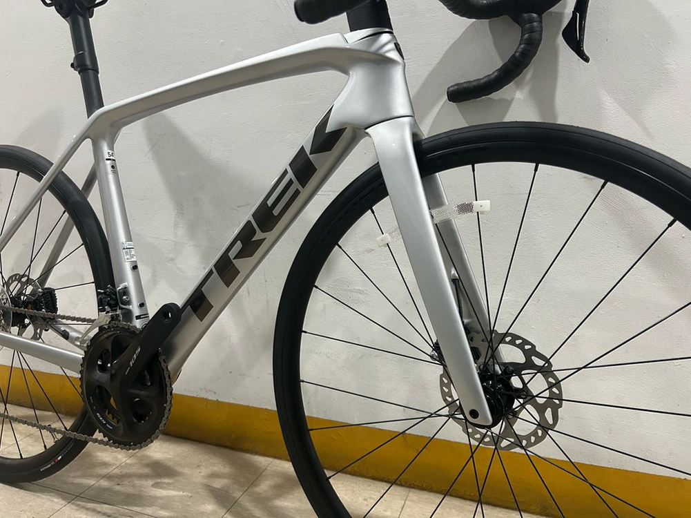 트렉 에몬다 sl5 카본 로드 23년식 미주행 신품 판매합니다. 이미지