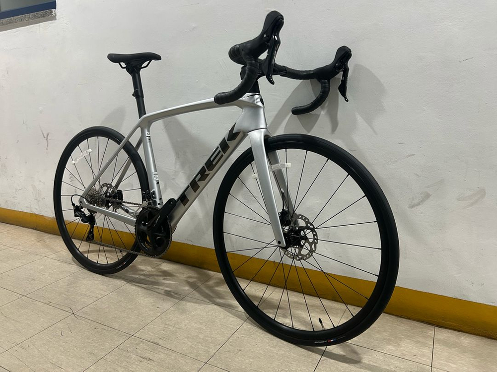 트렉 에몬다 sl5 카본 로드 23년식 미주행 신품 판매합니다. 이미지