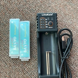 워크맨 카세트 CDP 용 껌전지 2개 + 충전기 세트 새상품