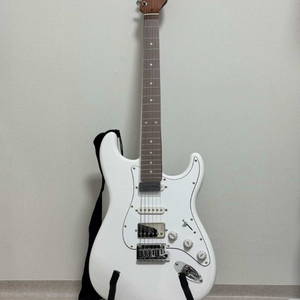 코로나 스탠다드 플러스 일렉 기타 화이트 + 커즈와일 엠프 이미지