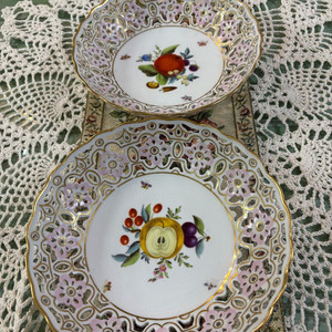 독일의 명품 도자기 브랜드인 **마이센(Meissen)**의 투각(Pierced/Reticulated) 볼
