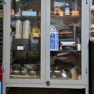 이케아 파브리셰르 유리 장식장 철제 캐비넷