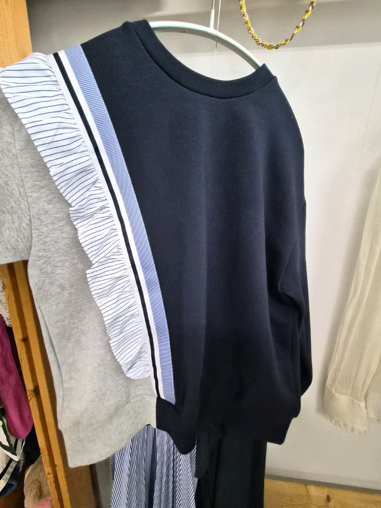 에고이스트 언발 프릴 맨투맨--8