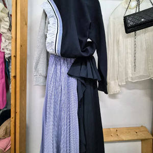 에고이스트 언발 프릴 맨투맨