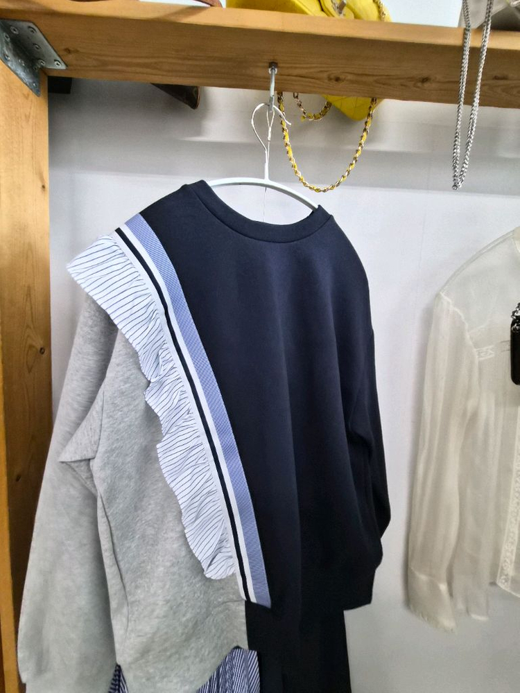 에고이스트 언발 프릴 맨투맨--1