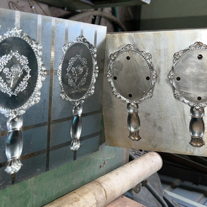 생활용품 미용 여성 손거울 사출금형 이미지