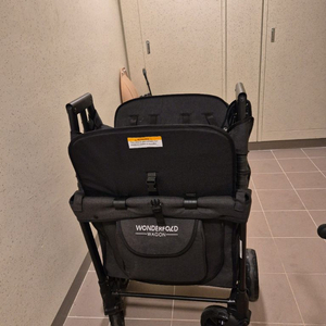 쌍둥이 유모차 이미지