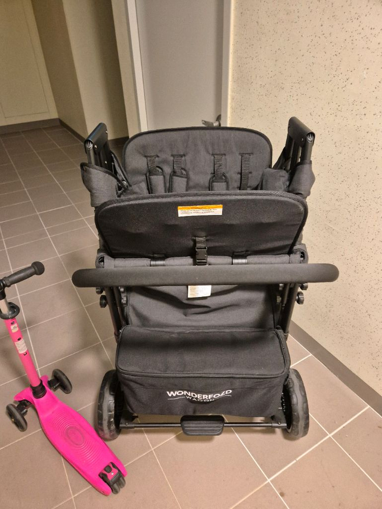 쌍둥이 유모차 이미지