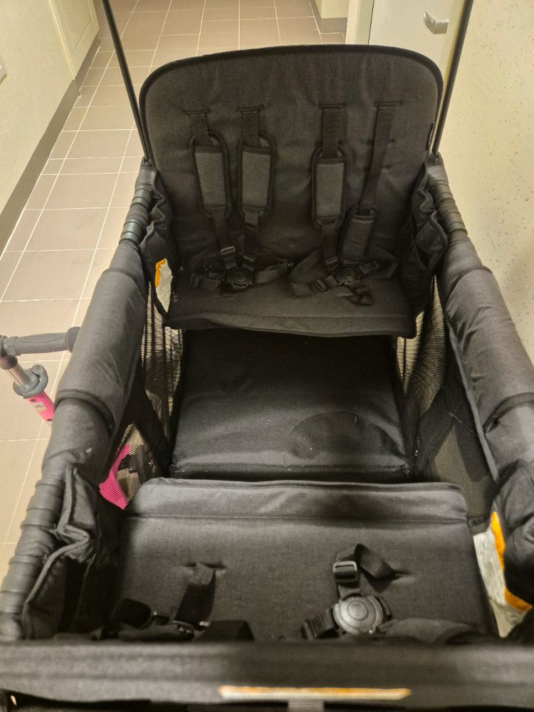 쌍둥이 유모차 이미지