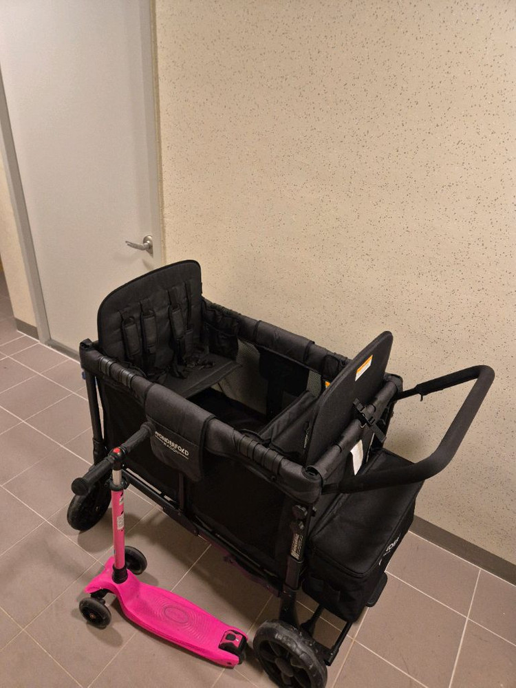 쌍둥이 유모차 이미지