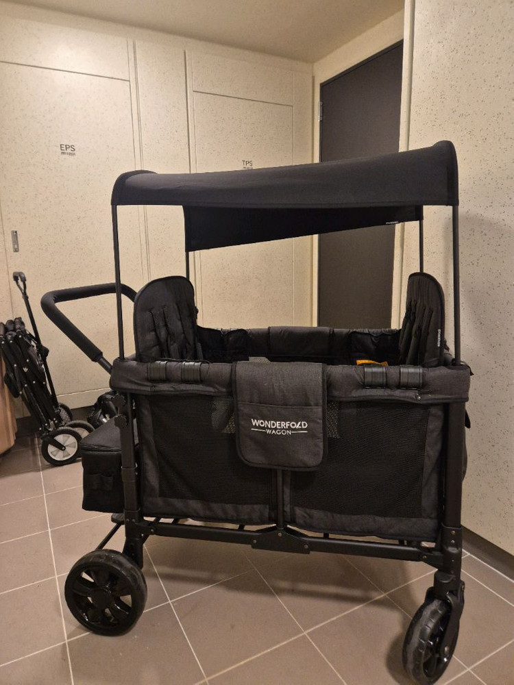 쌍둥이 유모차 이미지