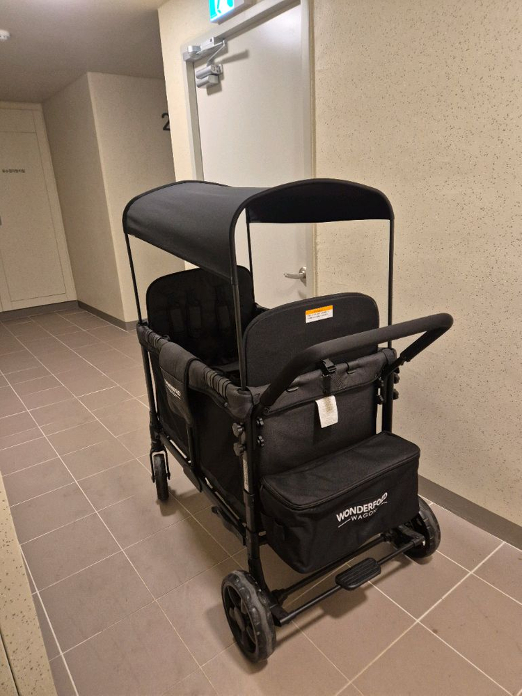 쌍둥이 유모차 이미지