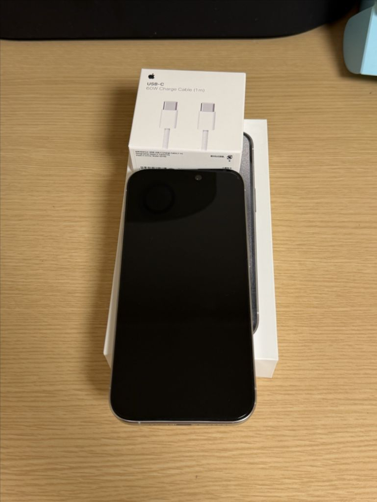 아이폰 15프로 화이트 256기가 팝니다--1