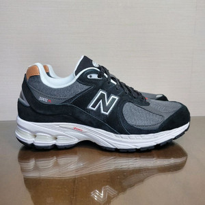 (새상품) 뉴발란스 2002 클래식 운동화 블랙브라운
