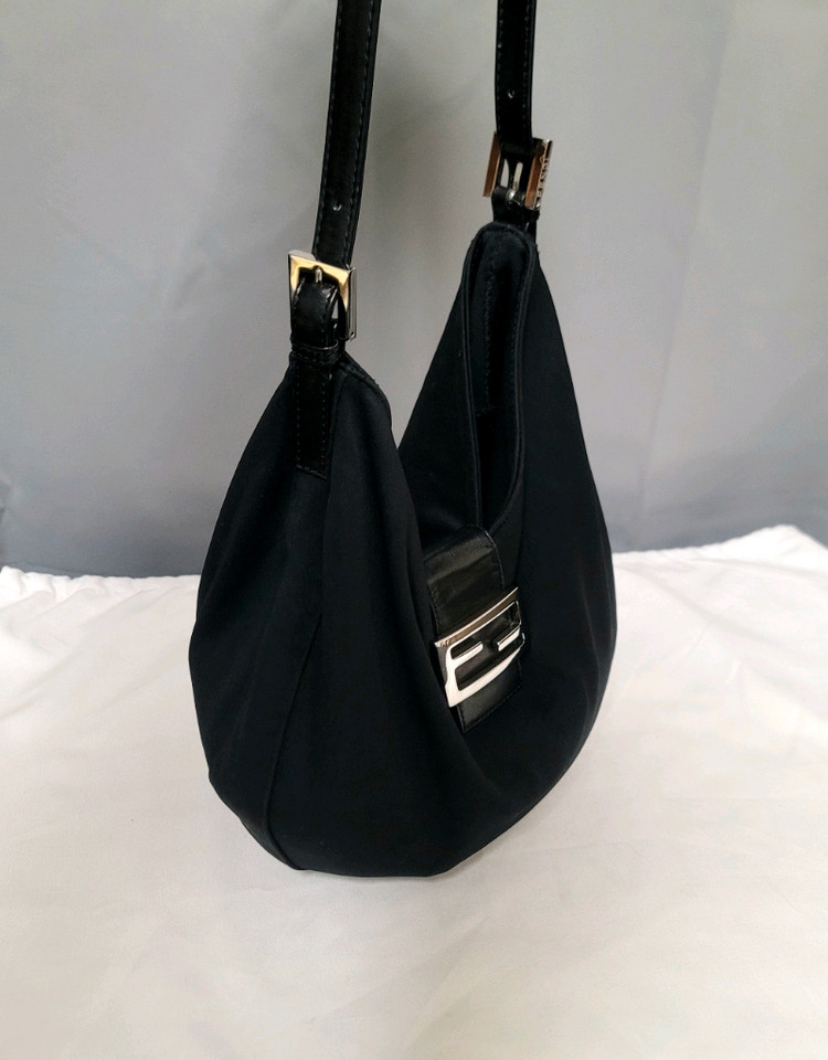 정품 펜디가방 토트백,숄더백(디올샤넬보테가루이비통구찌셀린느생로랑발렌시아가)--1