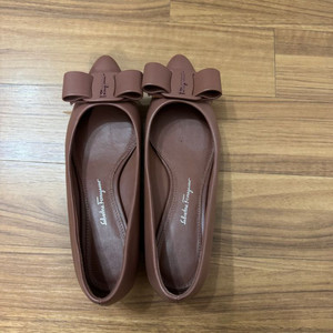 페라가모 비바 여성 플랫 구두 8D