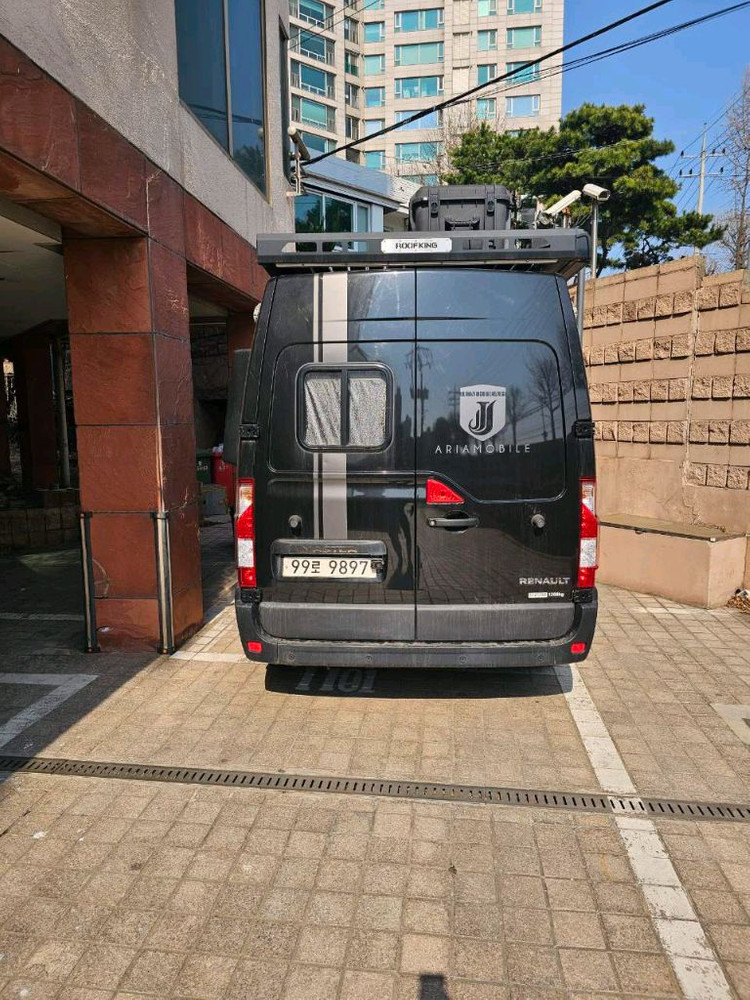 르노마스터 밴 캠핑카 이미지