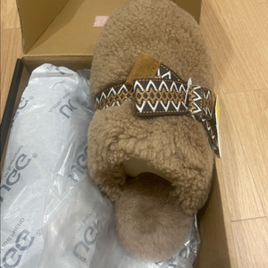 어그 슬리퍼 이미지