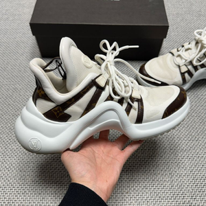 루이비통 아치라이트 스니커즈 신발 이미지