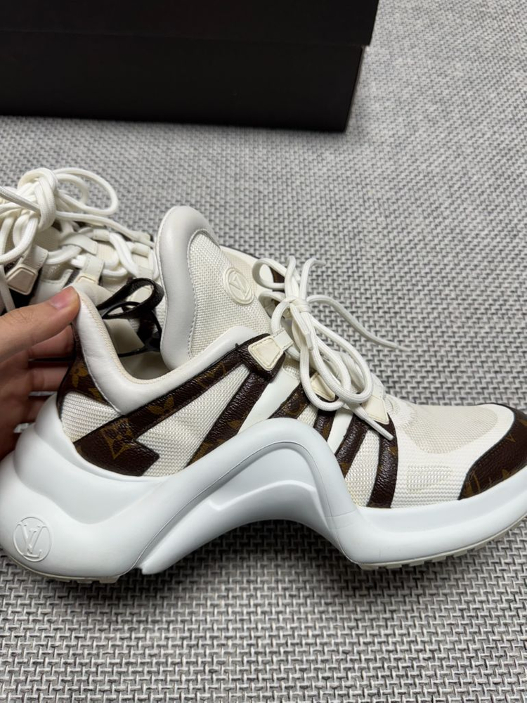 루이비통 아치라이트 스니커즈 신발 이미지