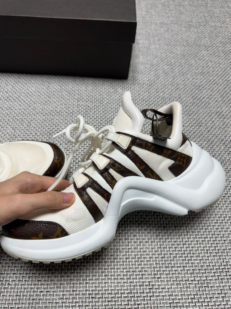 루이비통 아치라이트 스니커즈 신발 이미지