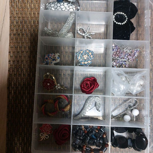 반지 귀걸이 목걸이 브로우치 악세서리 비즈 공예. 네