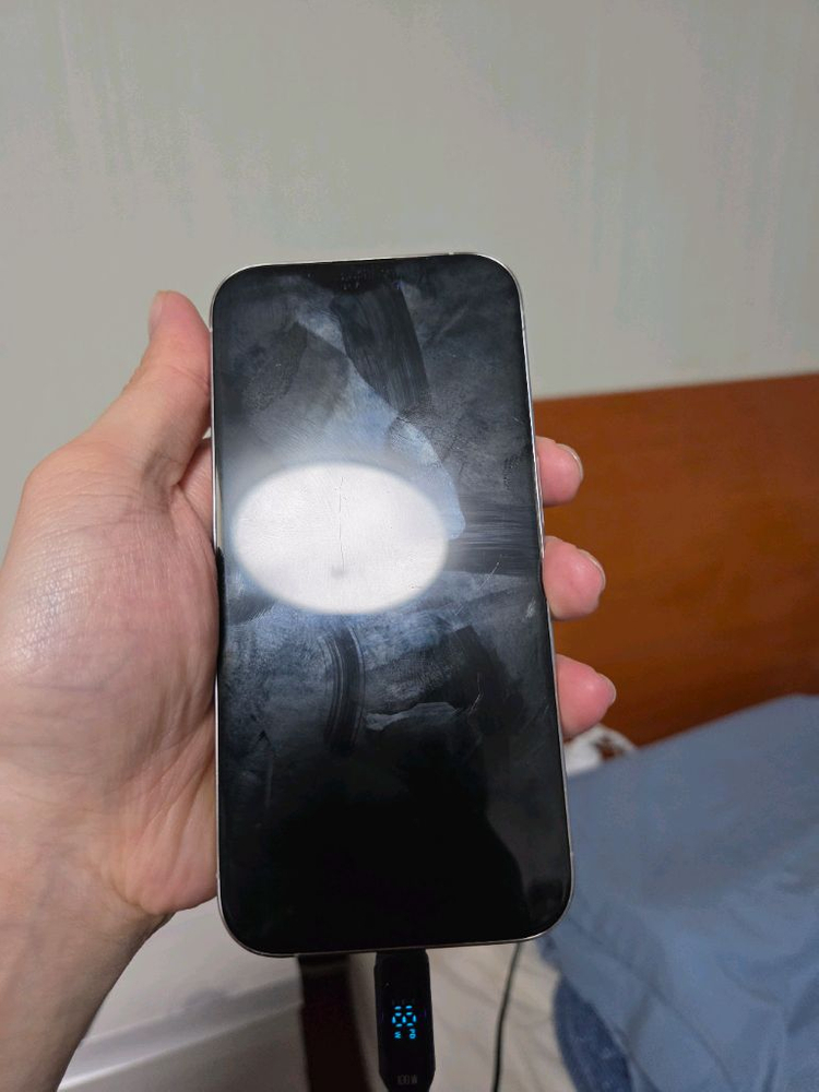 아이폰 15프로 256gb 화이트티타늄--1