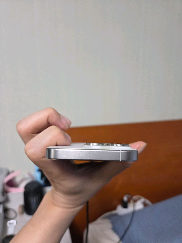 아이폰 15프로 256gb 화이트티타늄--2