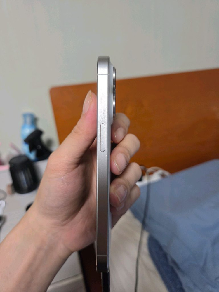 아이폰 15프로 256gb 화이트티타늄--3